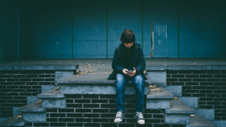 La Comunidad de Madrid podría vetar los teléfonos móviles en las escuelas