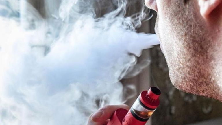 Un estudio afirma que vapear aumenta el riesgo de sufrir enfermedades pulmonares