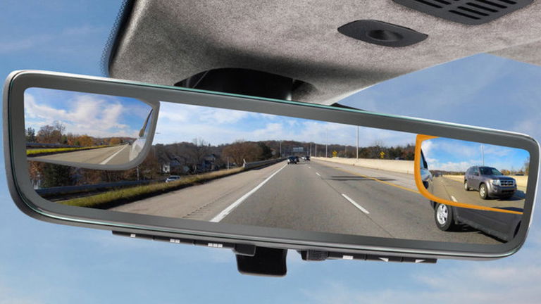 Aston Martin y su retrovisor interior inteligente con pantallas incluidas