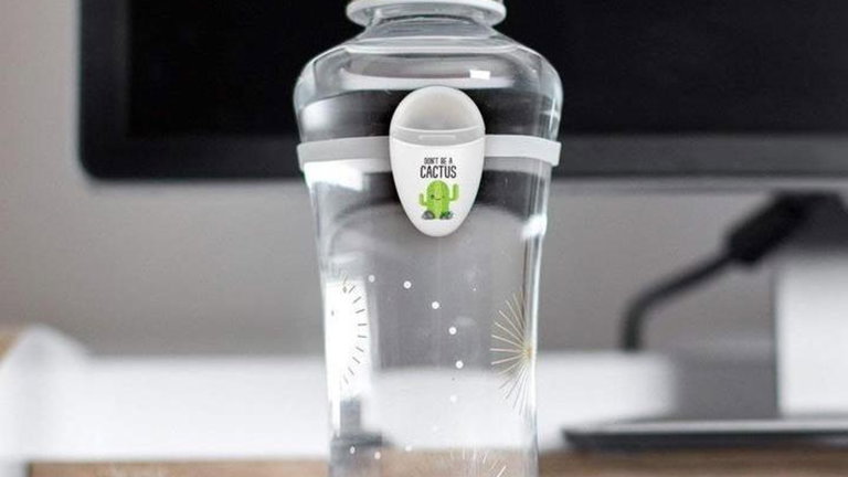 Así es el curioso gadget que te 'obliga' a beber agua frecuentemente en tu día a día