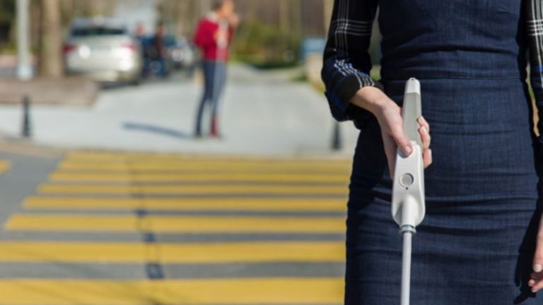 WeWalk es el bastón para invidentes que utiliza Google Maps
