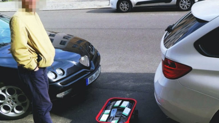 Un hombre utiliza 99 teléfonos para congestionar el tráfico en Google Maps