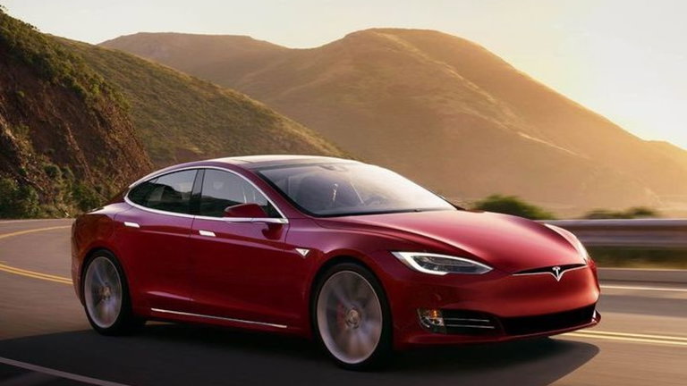 Tesla lanzará nuevas baterías qué harán que el Model S alcance 650 kilómetros de autonomía