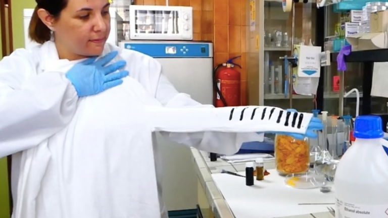Producir energía eléctrica con nuestro cuerpo ya es posible con una camiseta