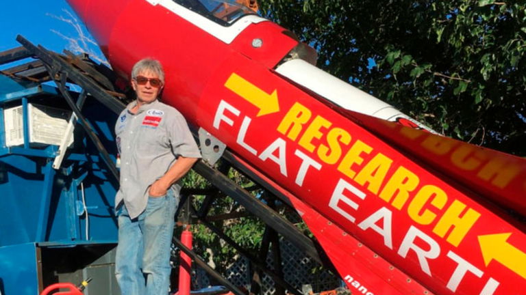 Muere Mike Hughes tratando de demostrar que la Tierra es plana con su propio cohete