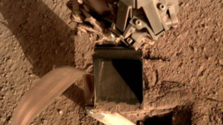 La NASA arregla el InSight Mars Lander con un golpe de pala