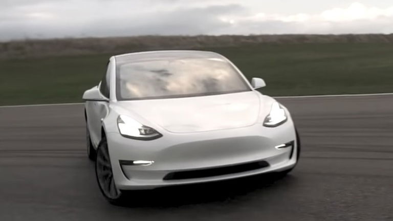El nuevo equipamiento del Tesla Model 3 para ser un devorador de circuitos