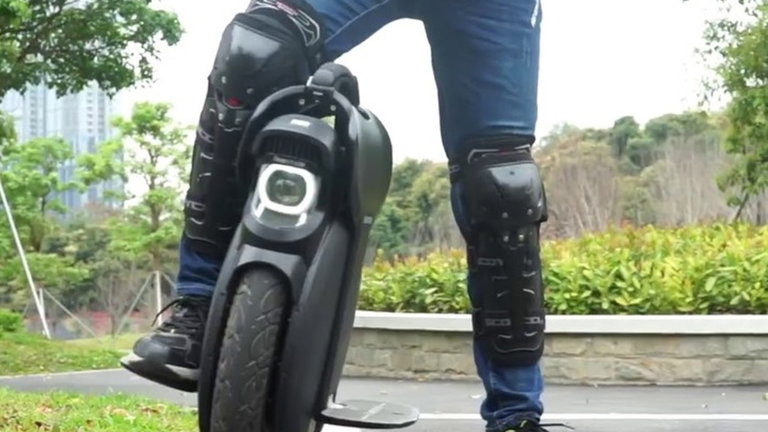 InMotion V11, el monociclo todoterreno que pretende competir con los patinetes eléctricos