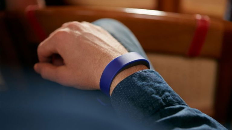 Pulseras que detectan si cumples la distancia social: cómo podría ser la vuelta al trabajo