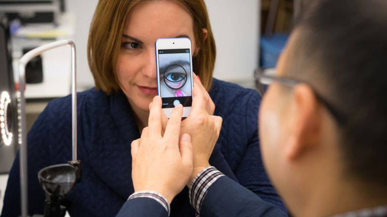 Crean una app para detectar casos de anemia con tan solo una fotografía del ojo