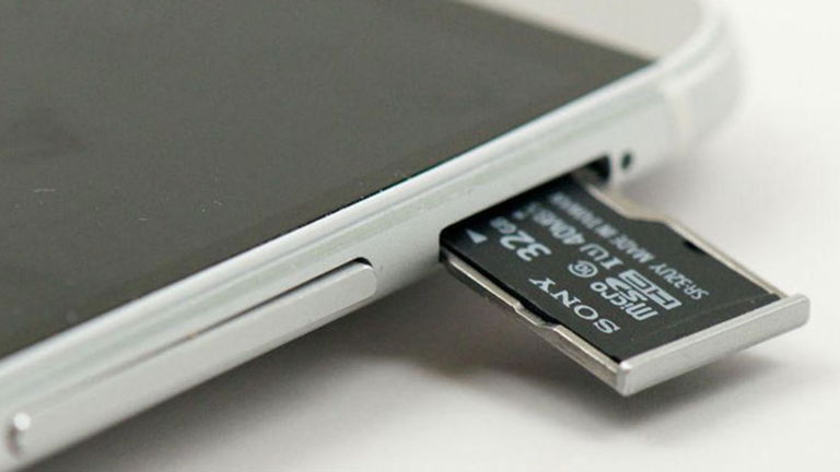 Así puedes transferir las fotos de tu móvil a una tarjeta MicroSD