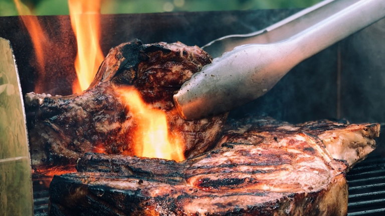 No habrá chuletón que se resista a estas barbacoas para carbón