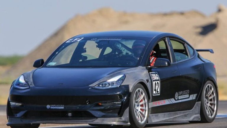 El Tesla Model 3 ya mira a Pikes Peak, así es la unidad más rápida del mercado