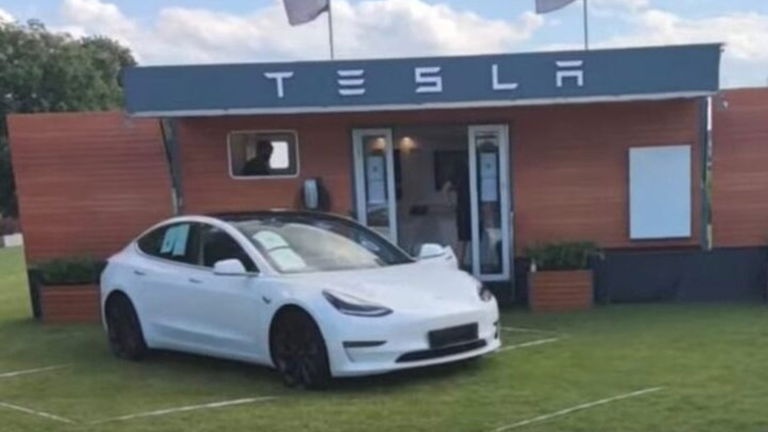 Venta ambulante de coches eléctricos, el programa de Tesla que nadie recuerda