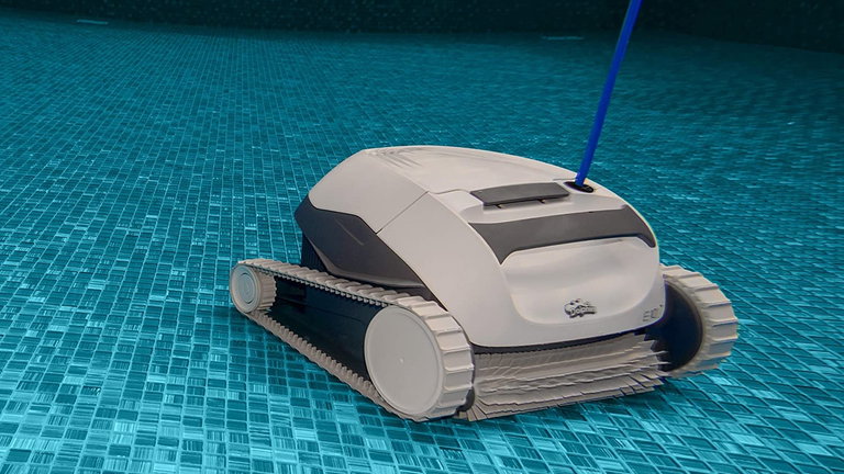 Los mejores robots limpiafondos de piscina