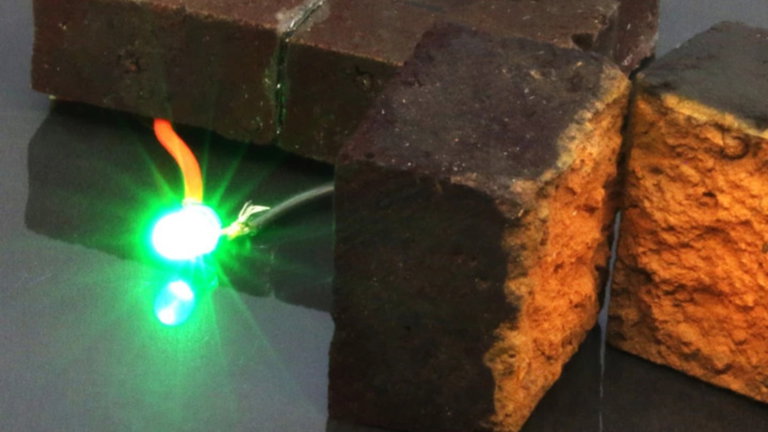 Crean ladrillos capaces de retener energía para encender las luces LED del hogar