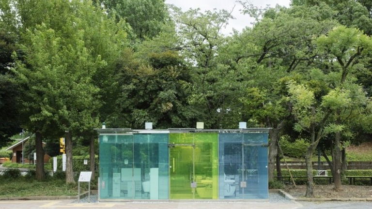 Baños públicos inteligentes, así son en Japón los servicios aparentemente transparentes