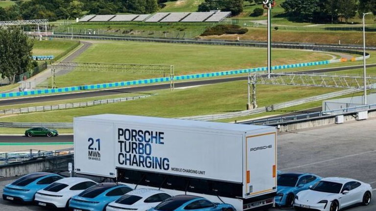 El sistema de carga portátil de Porsche para competir con las estaciones Supercharger