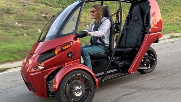 Arcimoto FUV, el híbrido de coche y motocicleta eléctricos que cambiará la movilidad