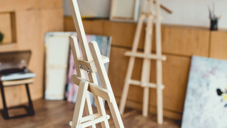 Los mejores caballetes de pintura plegables y de madera que puedes comprar
