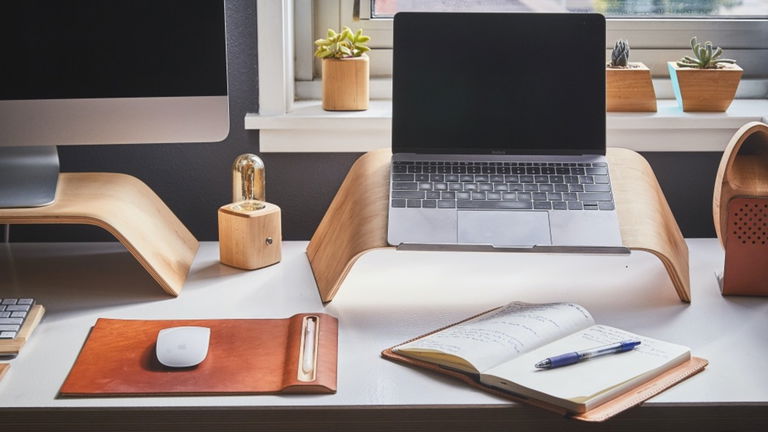 Los mejores soportes para elevar tu monitor y evitar molestas en las cervicales