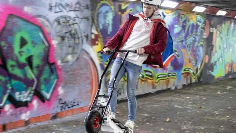 El sucesor del mítico AC Cobra es un patinete eléctrico de altas prestaciones