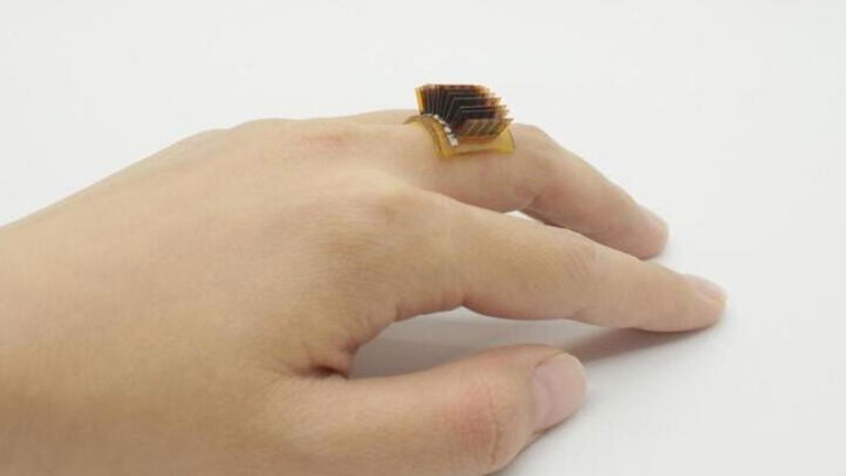 Crean un gadget para el dedo que te permitirá cargar el móvil con el calor de tu cuerpo