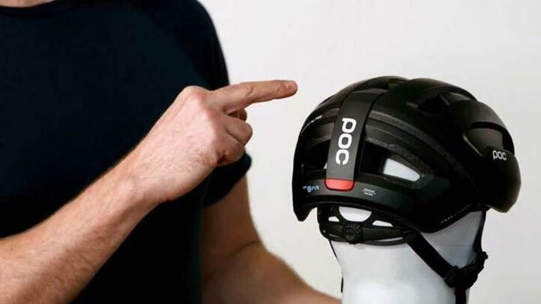 Crean el casco con iluminación ambiental para mejorar la seguridad de los ciclistas