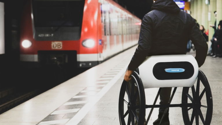 Revolve Air, así es la silla de ruedas del siglo XXI con sistema de plegado automático