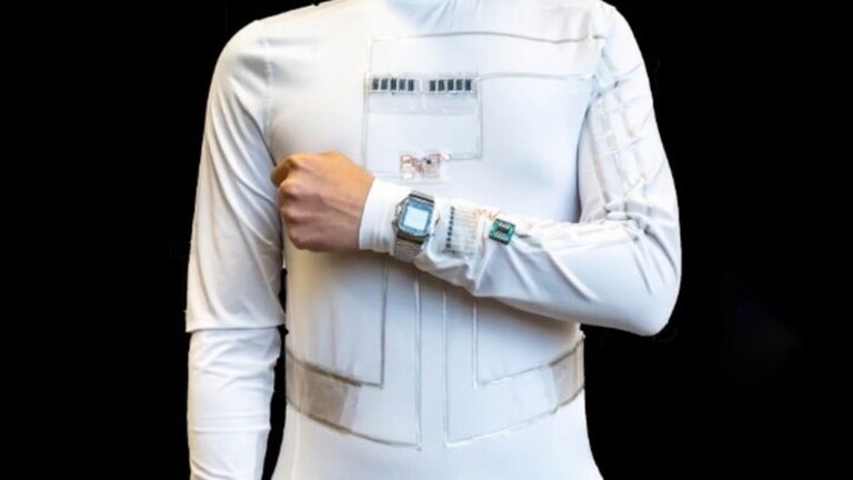 Generar electricidad con nuestro sudor y movimiento es posible con esta camiseta