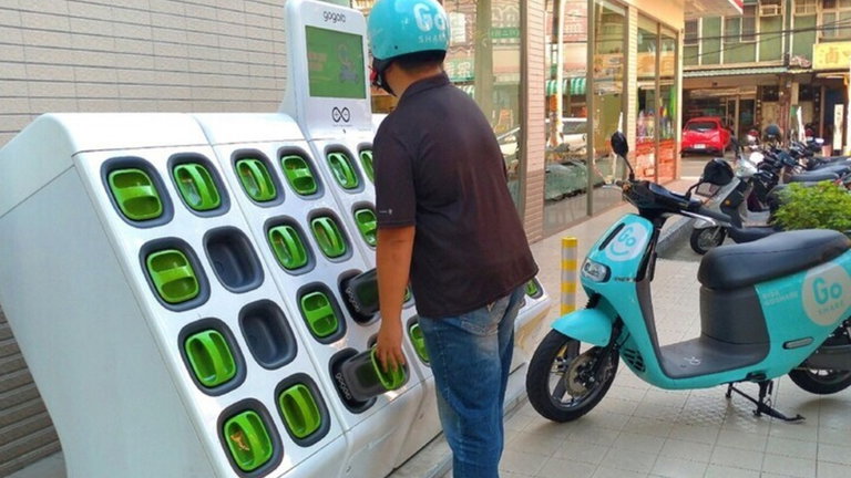 Intercambio de baterías, el apasionante mercado para el ciclomotor eléctrico urbanita