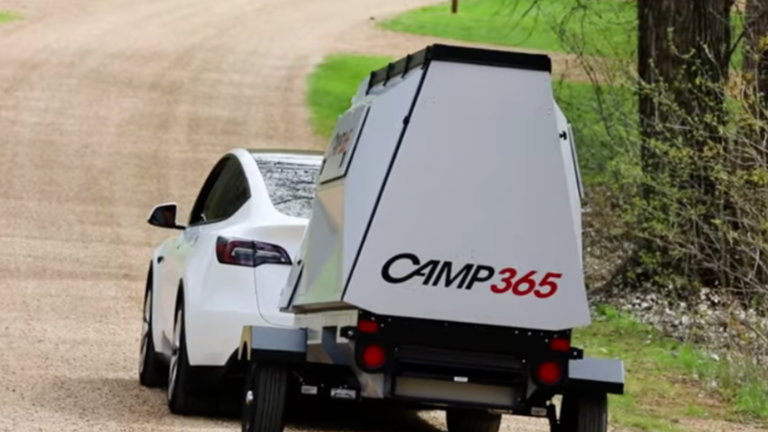 Tesla Model Y con caravana, cuánta pérdida de autonomía implica llevar este remolque