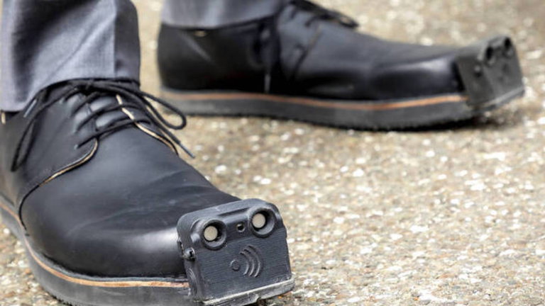 Zapatos InnoMake, la solución que permitirá superar obstáculos a las personas ciegas