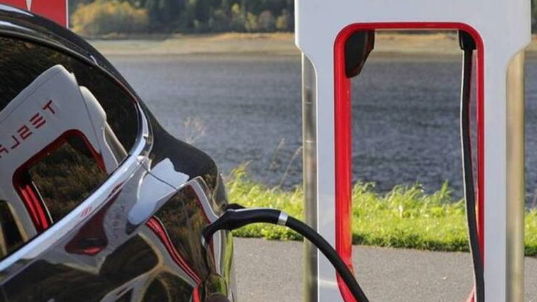 Tesla y su plan de expansión de la red Supercharger antes de abrirse al resto de marcas