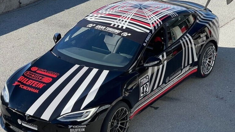 Qué implicaciones tiene la rotura del récord de vuelta de un Tesla Model S en Laguna Seca