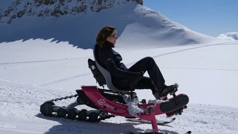 Arosno E-trace, el curioso triciclo con orugas para moverse fácilmente por la nieve