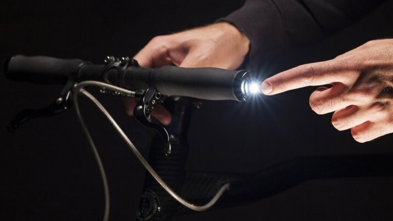 Owlight, una luz para la bicicleta que se esconde durante el día
