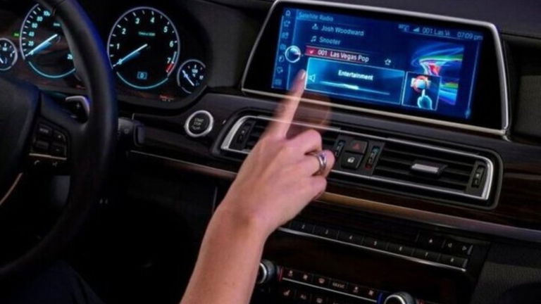La escasez de microchips hará que algunos BMW pierdan la pantalla táctil