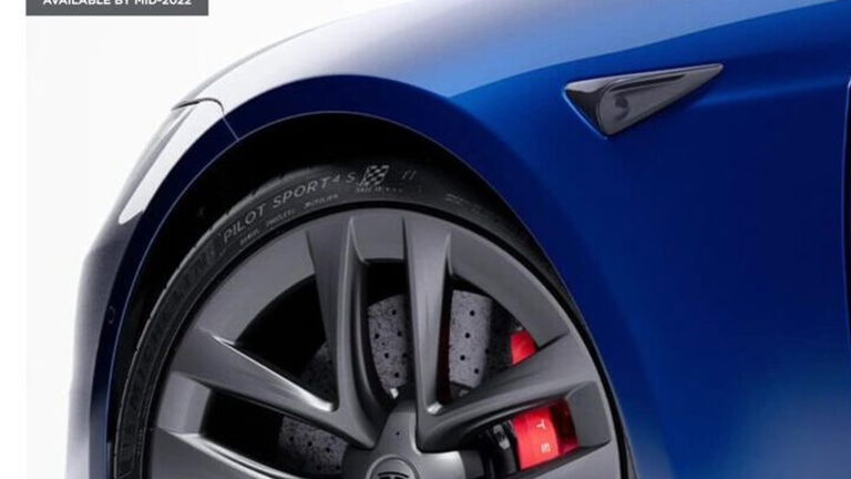 Por qué Tesla ofrecerá un kit especial para mejorar, todavía más, el Model S Plaid