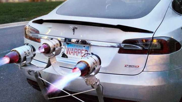 Un Tesla Model S P85D sí puede ser más rápido que un P100D, solo necesita motores a reacción