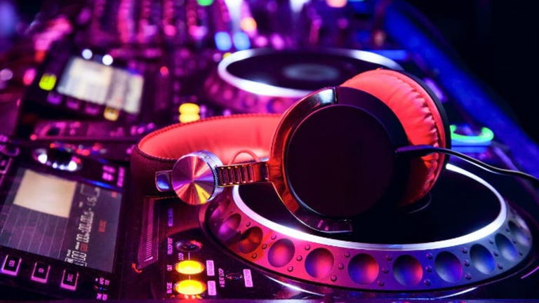 Reproduce música al estilo Material Design con Voltage