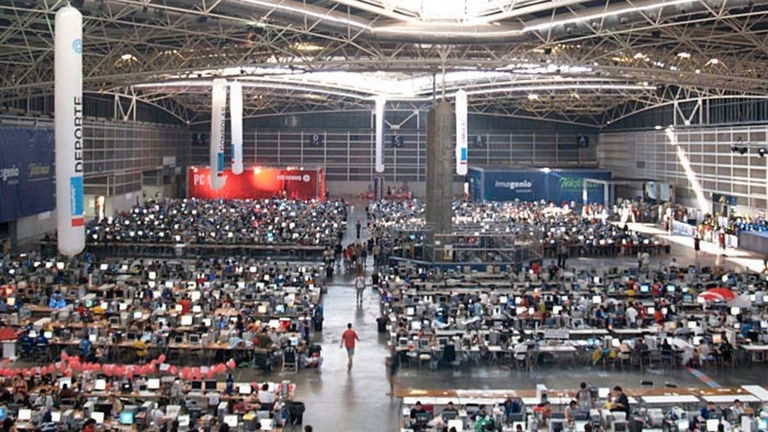 Cómo jugar a juegos LAN antiguos a través de Internet