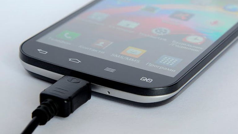 Cambia el color del ahorro de batería en Android Lollipop con este módulo Xposed