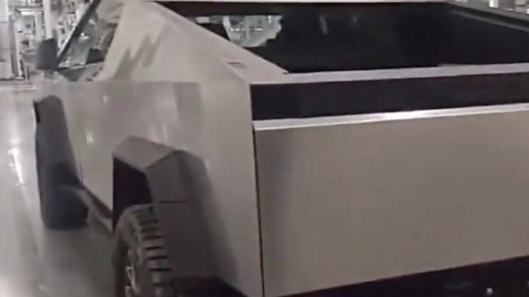 Filtran imágenes sobre el diseño definitivo del Tesla Cybertruck