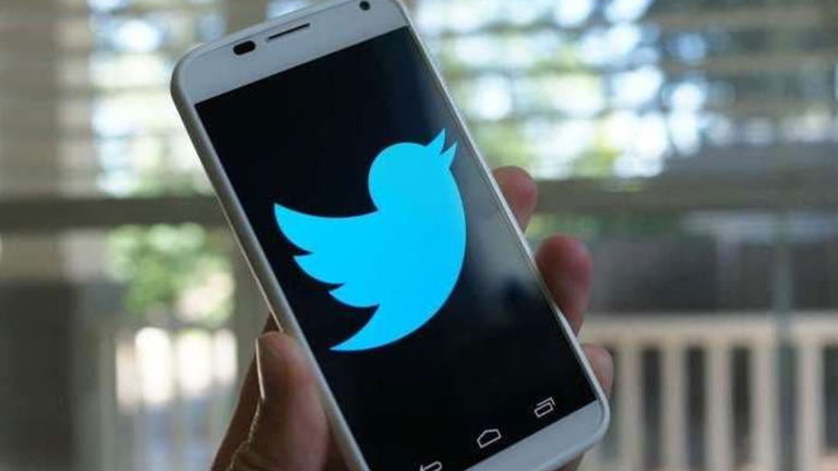 Convierte el cliente oficial de Twitter en negro con este sencillo módulo de Xposed