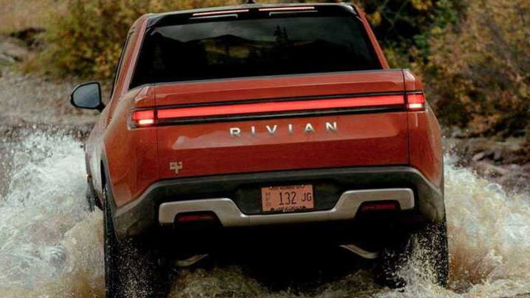 Rivian R1T, la demostración de la capacidad de hundimiento de un vehículo eléctrico