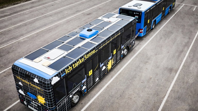 Remolques con paneles solares, la solución para electrificar el transporte público en la ciudad