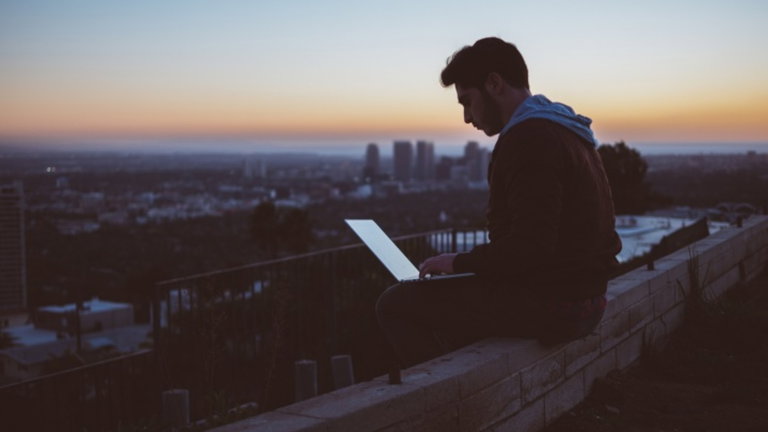 Más del 60% del planeta está ahora online: este nuevo estudio aporta datos increíbles sobre el uso de internet