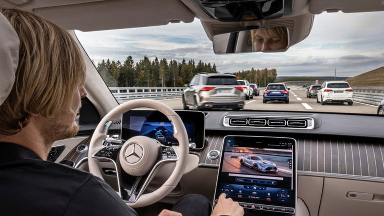 Mercedes encabeza la industria de conducción autónoma y su tecnología podría llegar en menos de un año