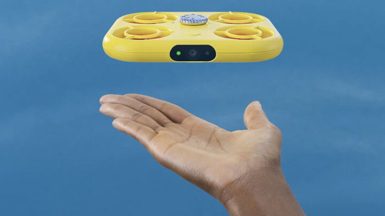 Así es Pixy, el dron super compacto de Snapchat diseñado para hacerte selfies con tus amigos